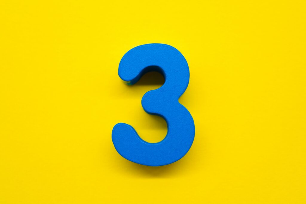 3選